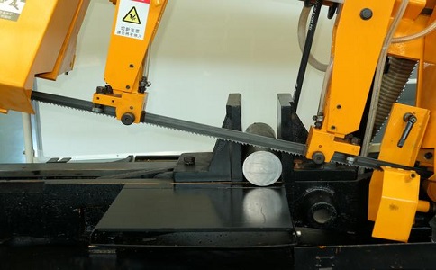 樊城数控带锯床自动送料精度会出现偏差吗？