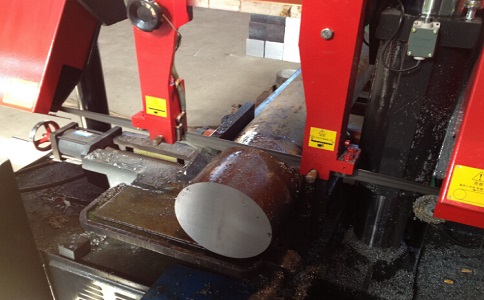 樊城卧式带锯床加工时出现明显振荡如何排查？